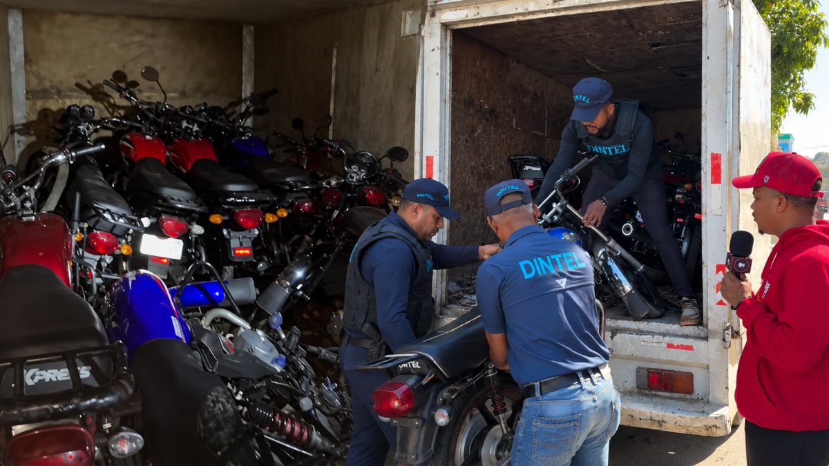 Incautan camión con motocicletas presuntamente robadas en Las Matas de Farfán