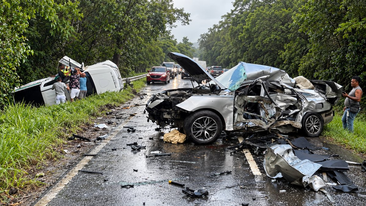 Accidente en Autovía del Nordeste deja dos heridos tras colisión de tres vehículos