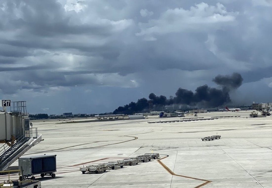 Boeing 767 de Amazon se sale de pista y se incendia en Miami