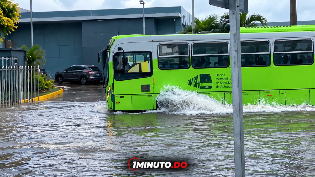 Lluvias provocan inundaciones en vías del Gran Santo Domingo
